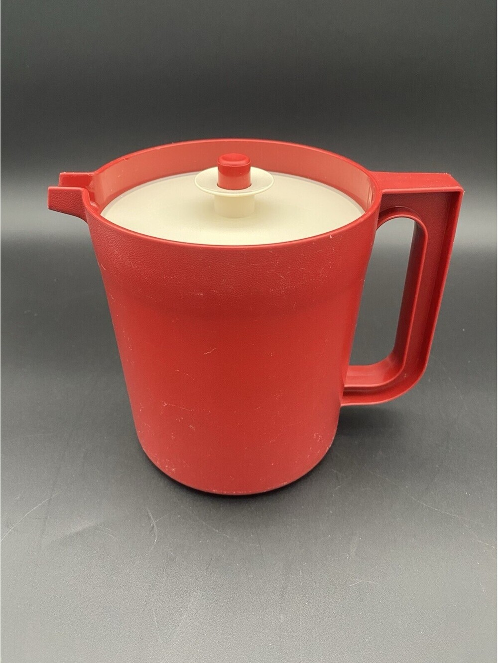 Tupperware Vintage Harvest Red 1.5 Qt Pitcher w/ Push Button Lid - #1575